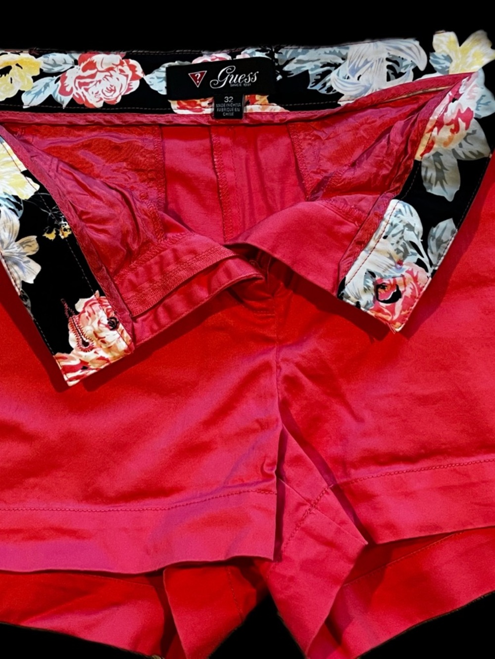 Guess High-Waist Coral Chino Shorts with a Floral Waistband - Picture 6 of 11